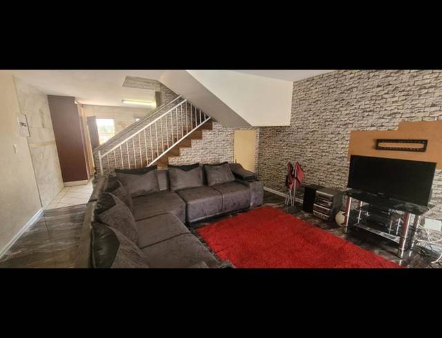 2 BEDROOM TOWNHOUSE FOR SALE IN FLORENTIA